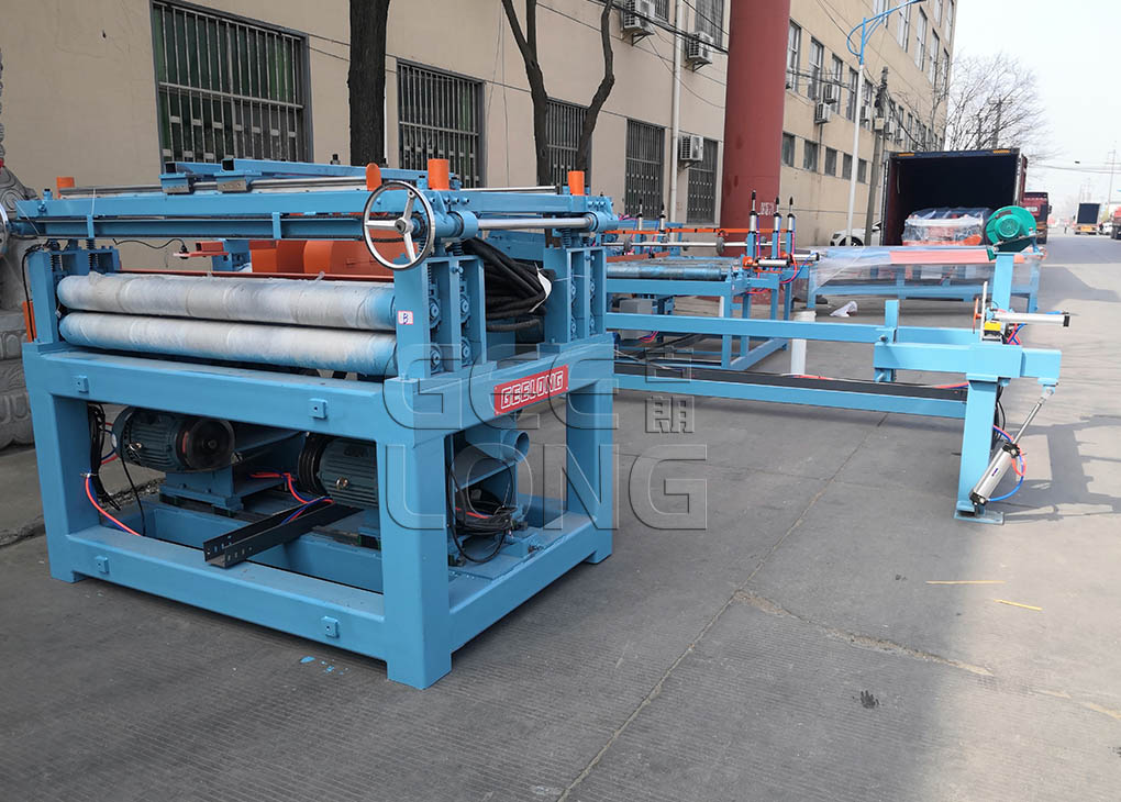 China LINYI GEELONG exported automatic roller type plywood edge cutting saw